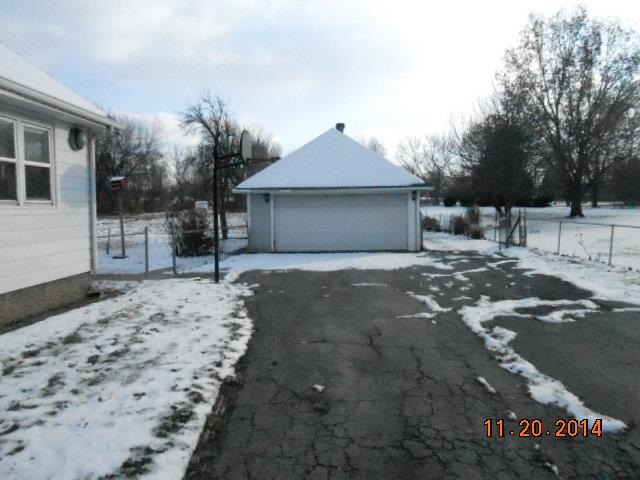 1401 S Burlington Dr, Muncie, IN 47302 photo 2