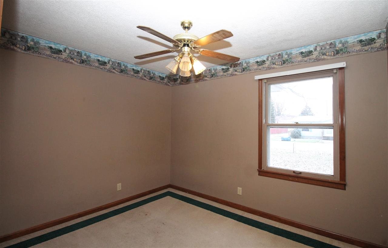 510 N Buckeye St, Fairmount, IN 46928 photo 5