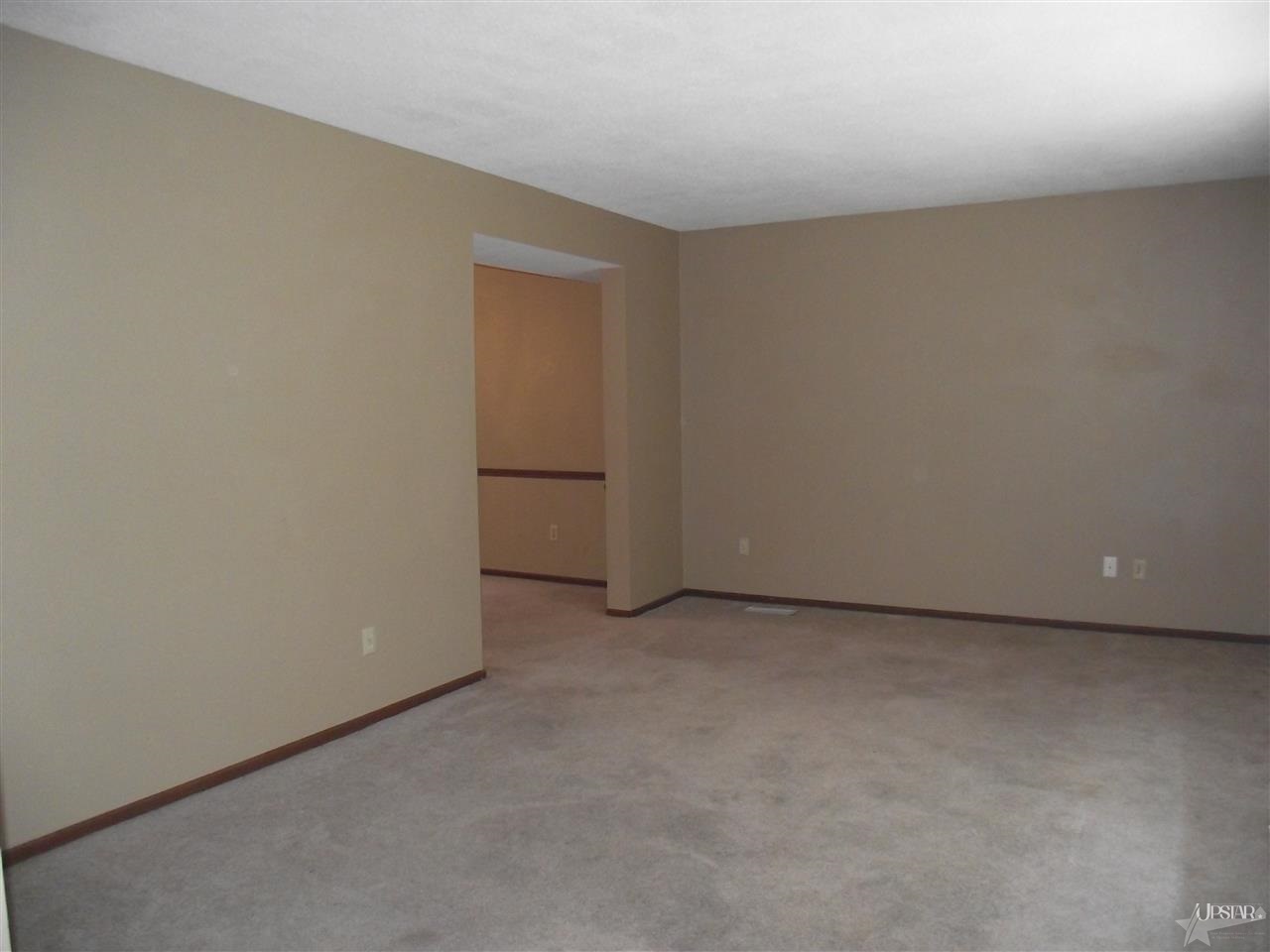 6203 Goodfellow Dr, Fort Wayne, IN 46835 photo 3