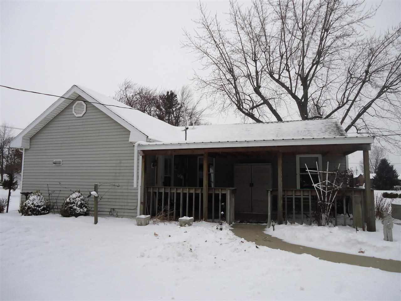 509 E Walnut St, Akron, IN 46910 photo 3