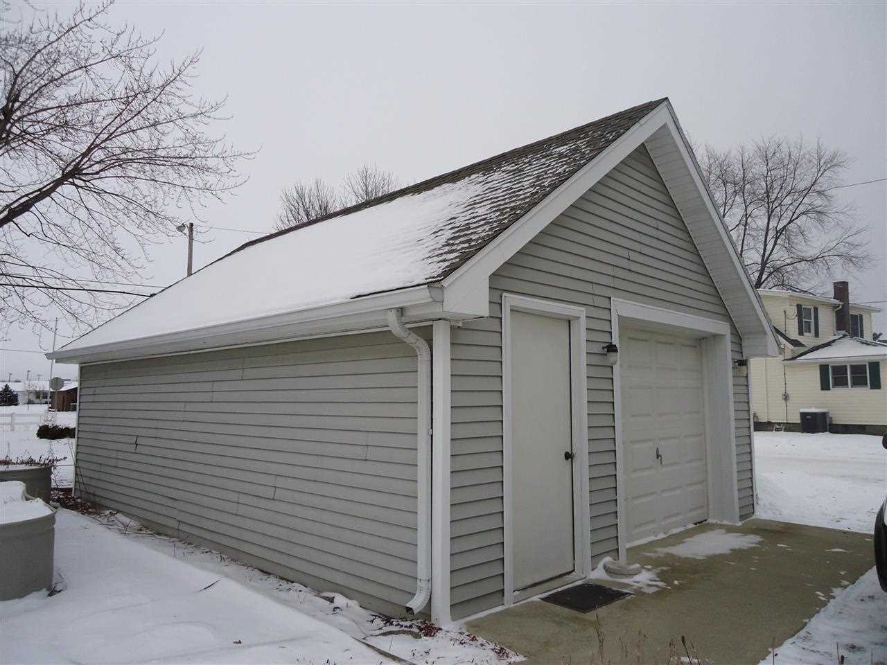 509 E Walnut St, Akron, IN 46910 photo 2