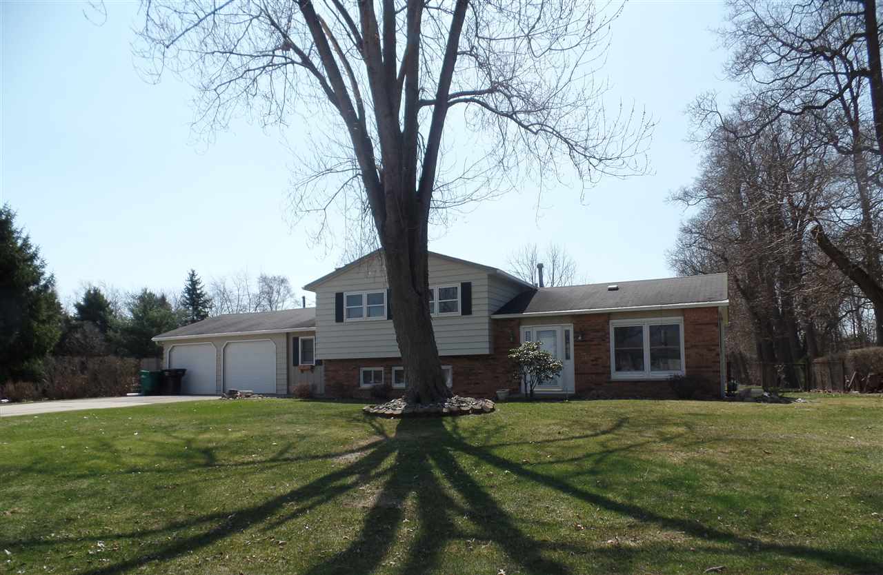 10122 Helena Dr, Granger, IN 46530 photo 1