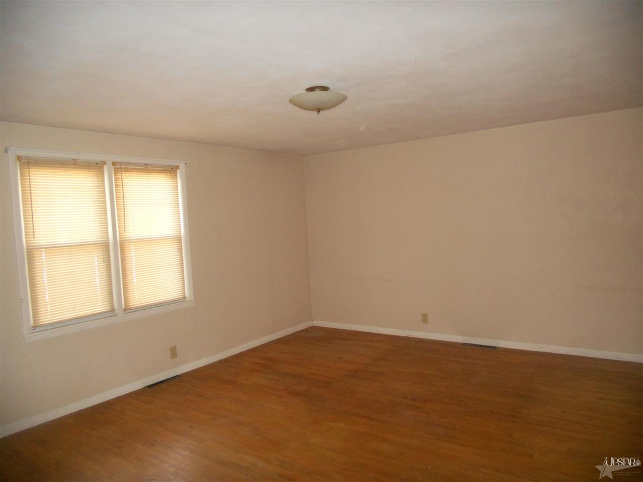 500 E Wabash Ave, Wakarusa, IN 46573 photo 3