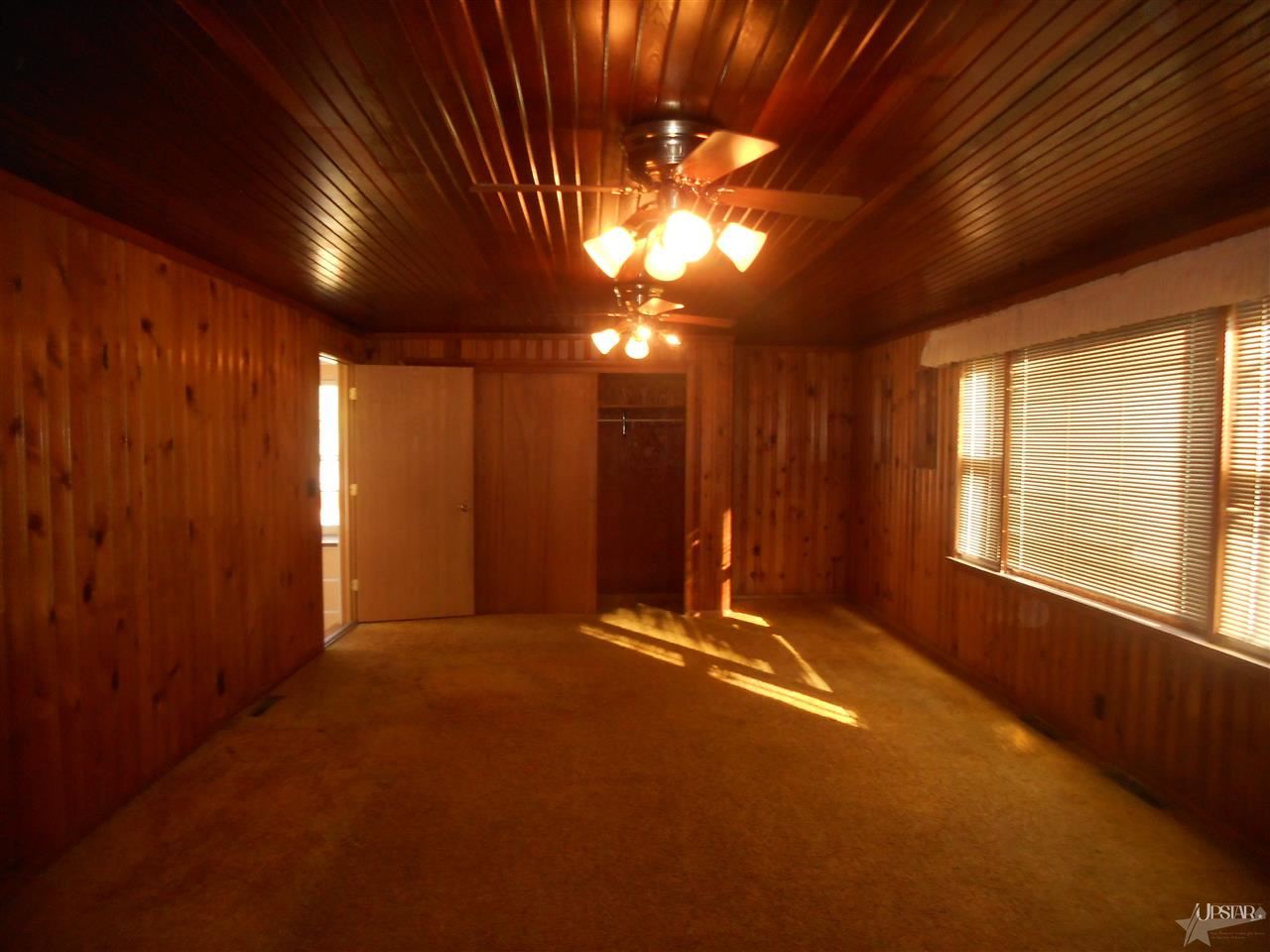 500 E Wabash Ave, Wakarusa, IN 46573 photo 2