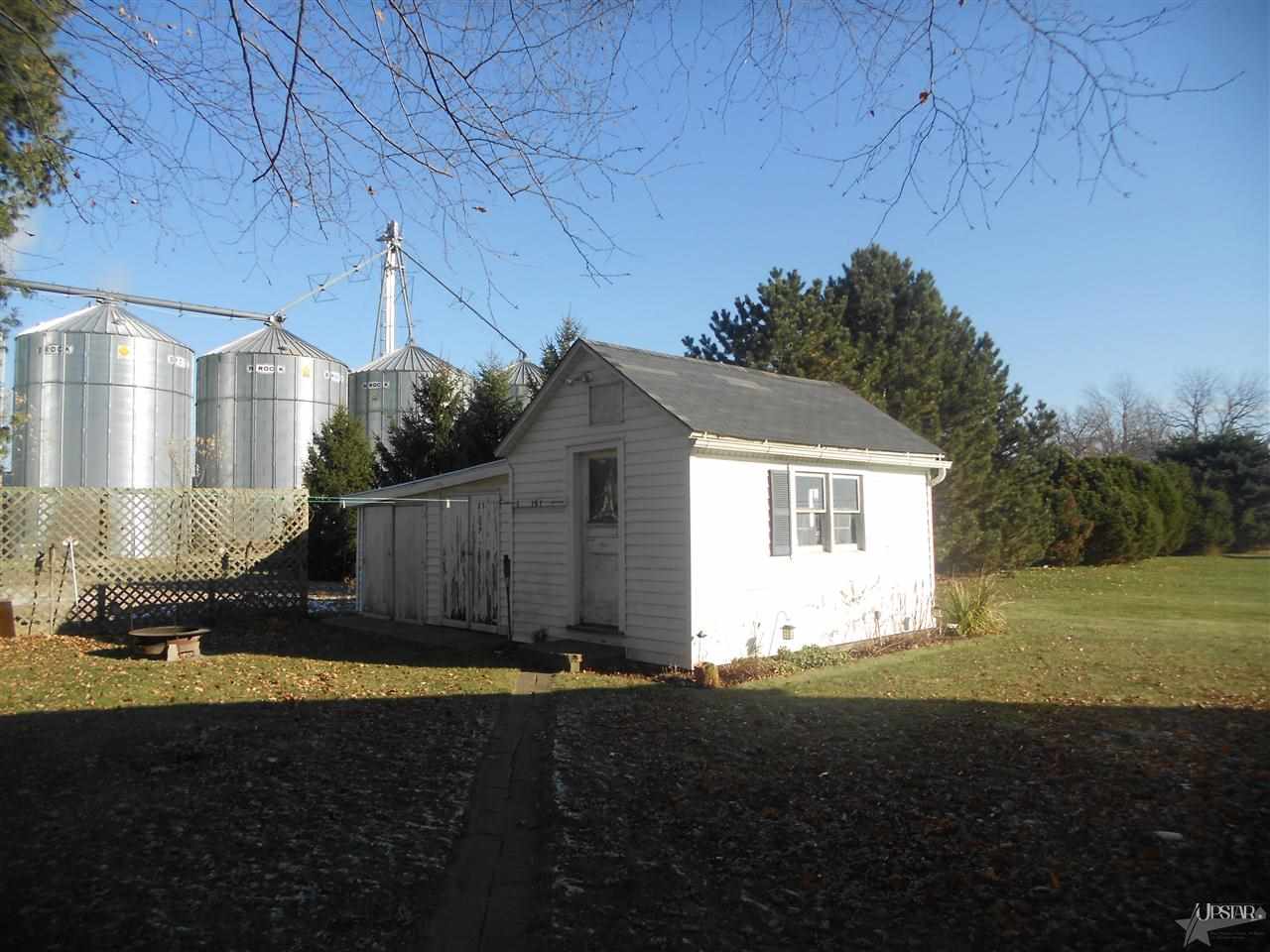 500 E Wabash Ave, Wakarusa, IN 46573 photo 7