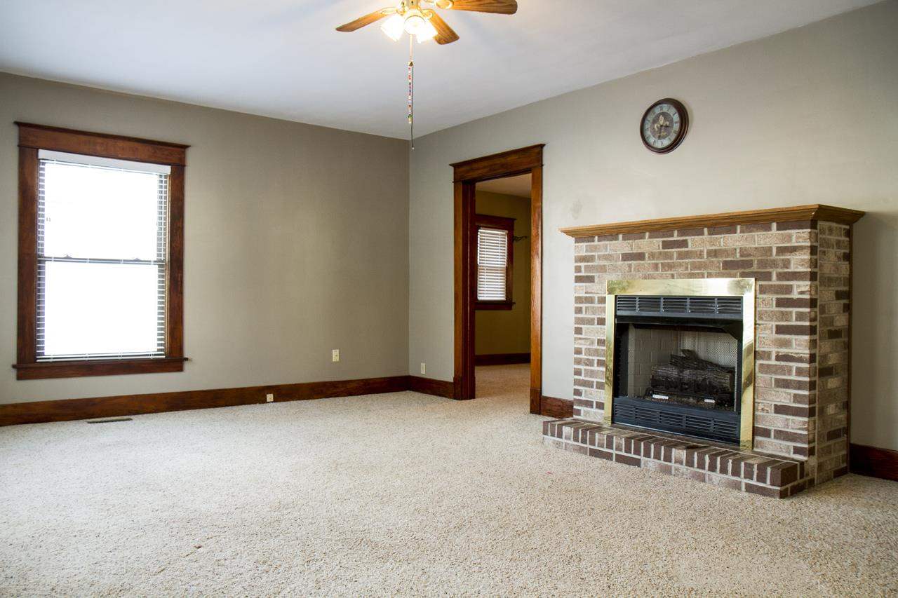 211 W Vine St, Sharpsville, IN 46068 photo 2