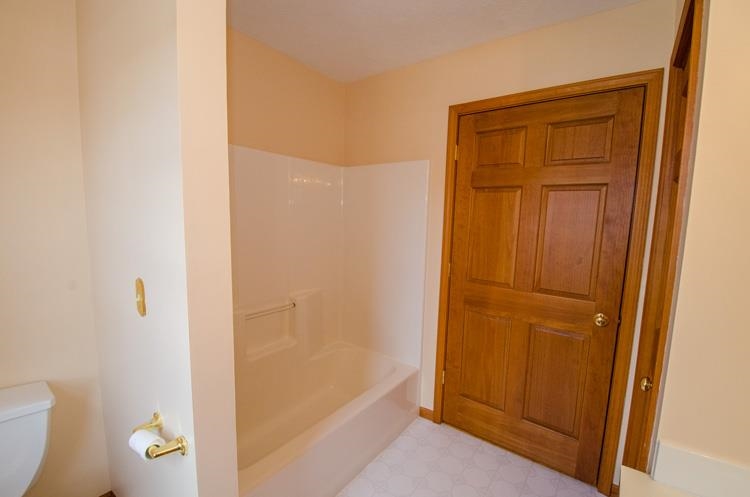 1371 Deerfield Ct, South Bend, IN 46614 photo 10
