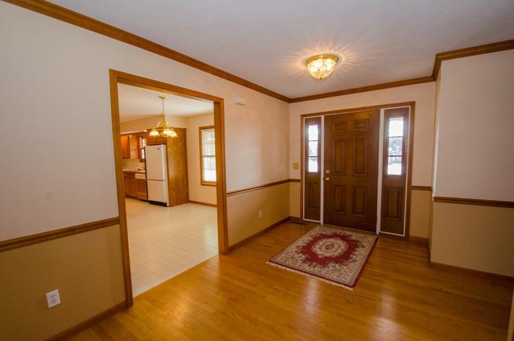 1371 Deerfield Ct, South Bend, IN 46614 photo 2