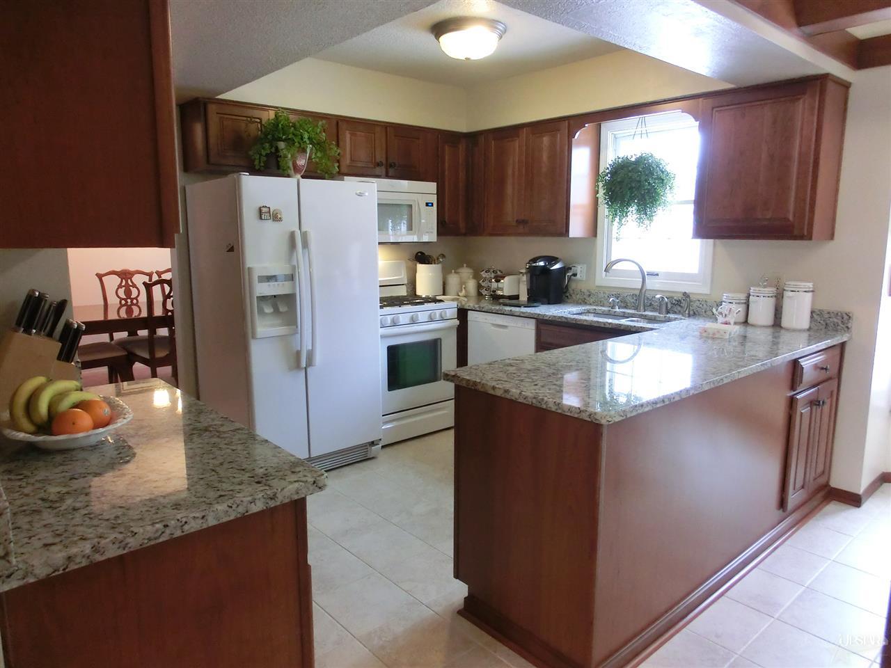 7525 Country Ct, Fort Wayne, IN 46815 photo 6