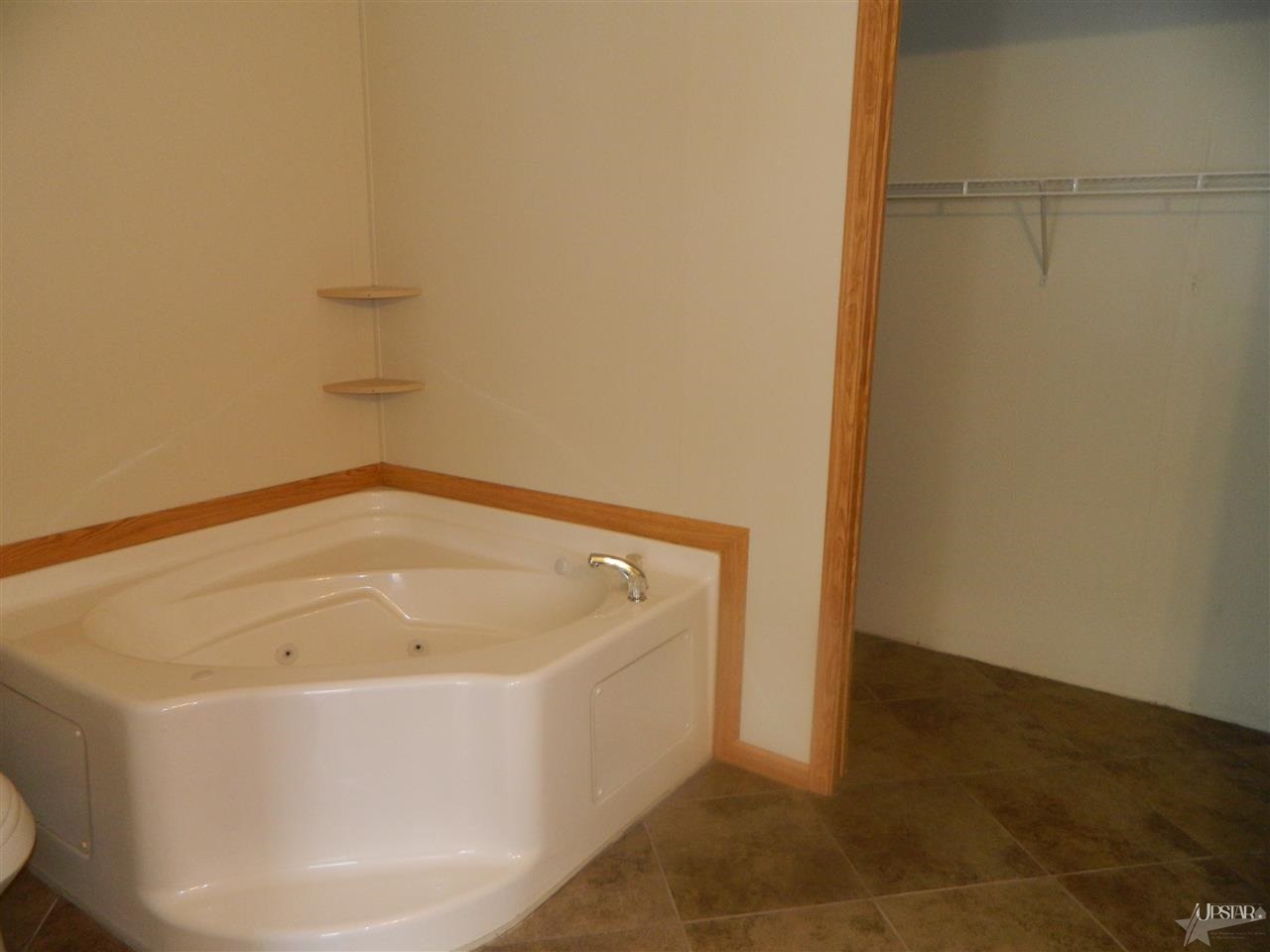 2479 S Southwood Dr, Warsaw, IN 46580 photo 11