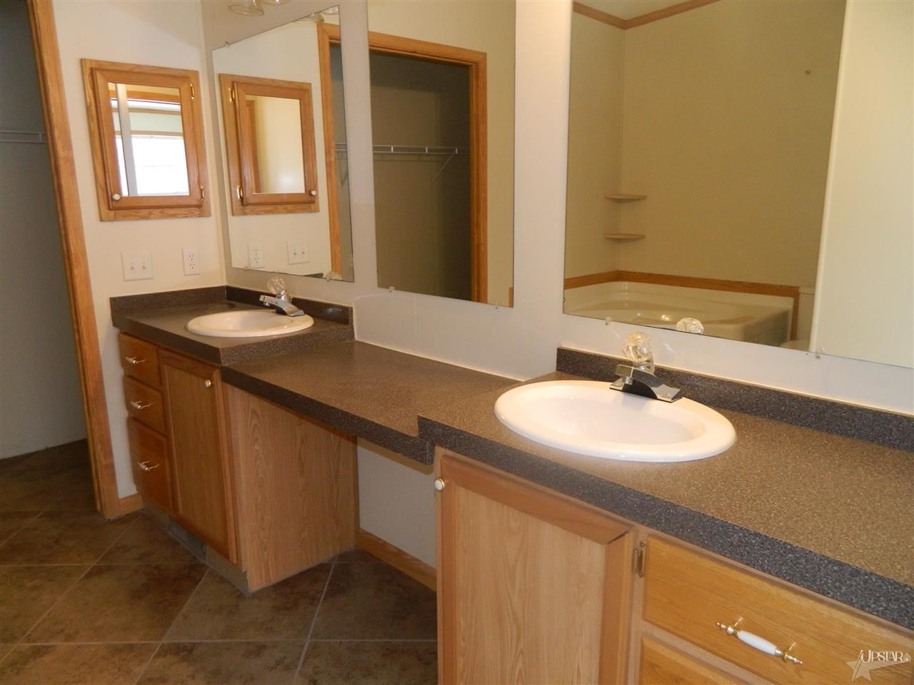 2479 S Southwood Dr, Warsaw, IN 46580 photo 10
