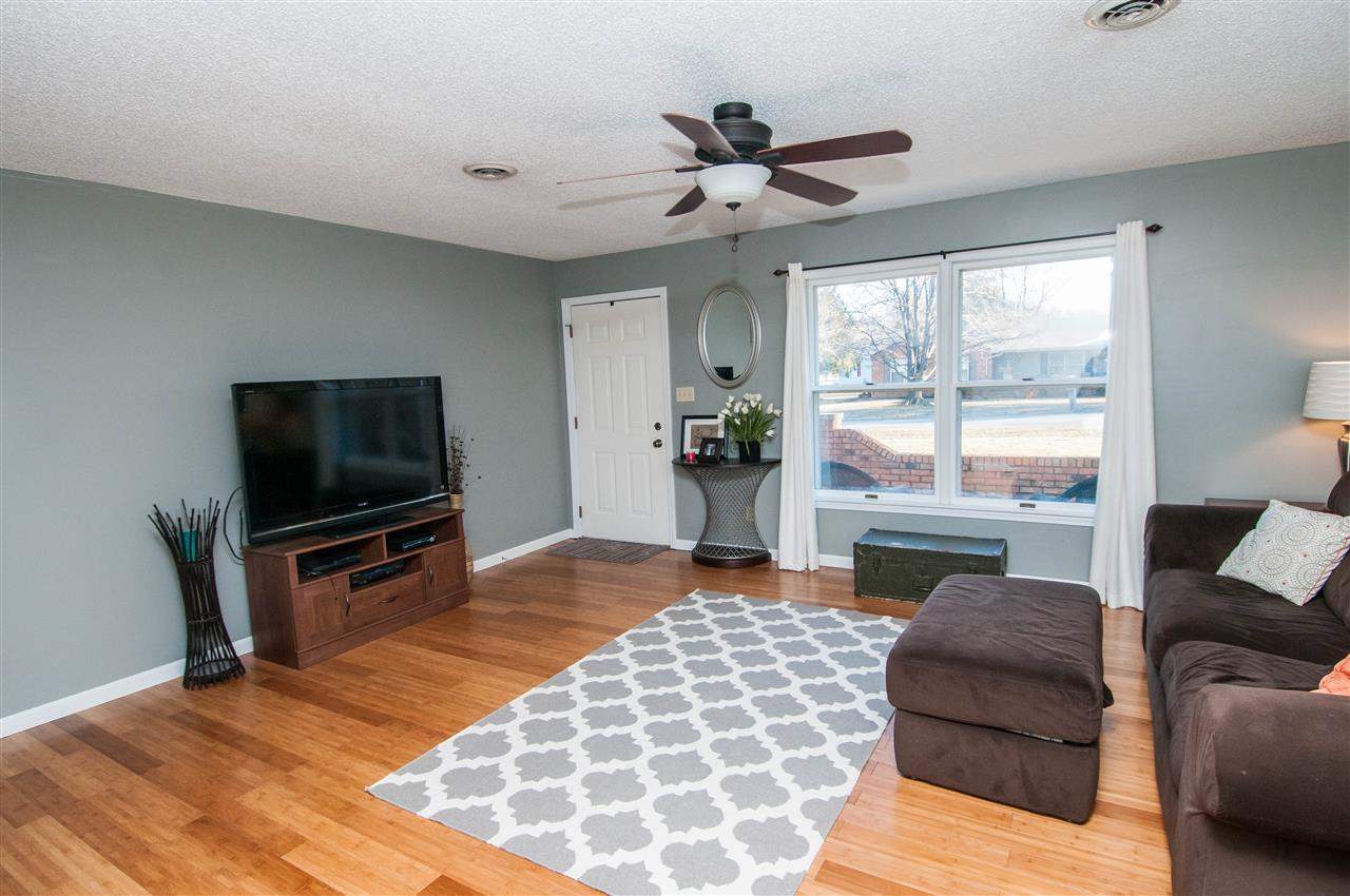 2707 Raney Dr, Vincennes, IN 47591 photo 3