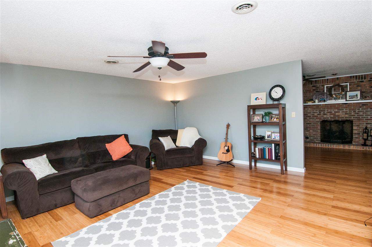 2707 Raney Dr, Vincennes, IN 47591 photo 2