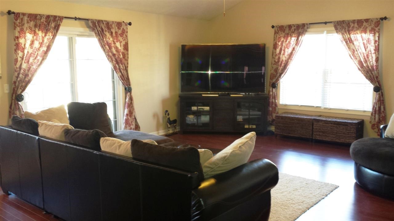 4635 Mansfield Dr, Newburgh, IN 47630 photo 2
