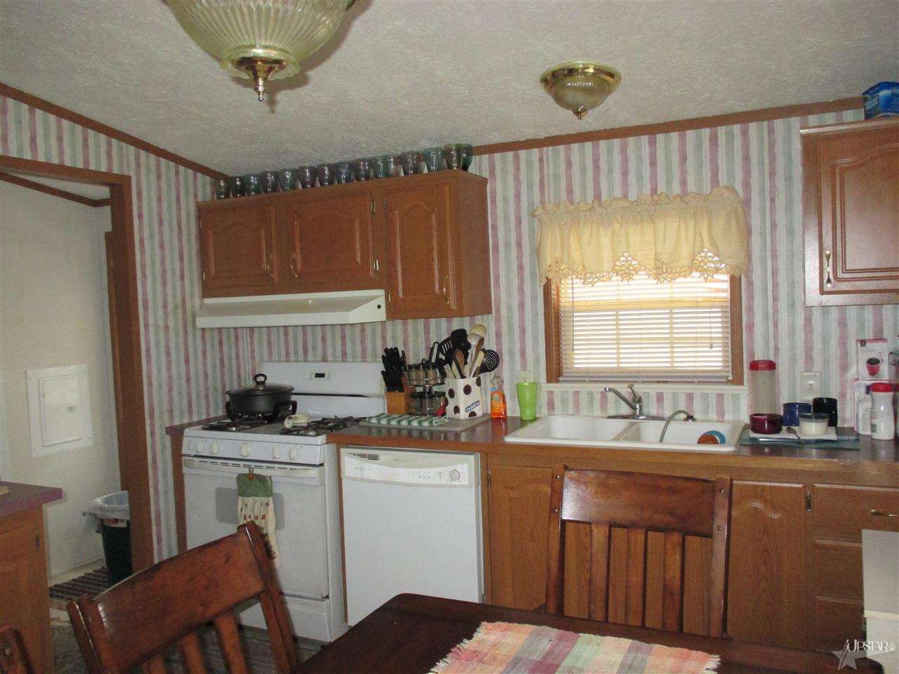 914 N Main St, Warren, IN 46792 photo 5