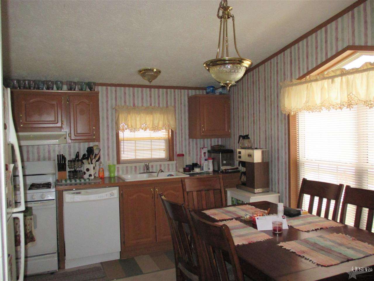 914 N Main St, Warren, IN 46792 photo 8