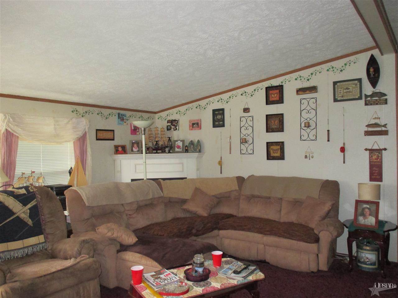 914 N Main St, Warren, IN 46792 photo 3