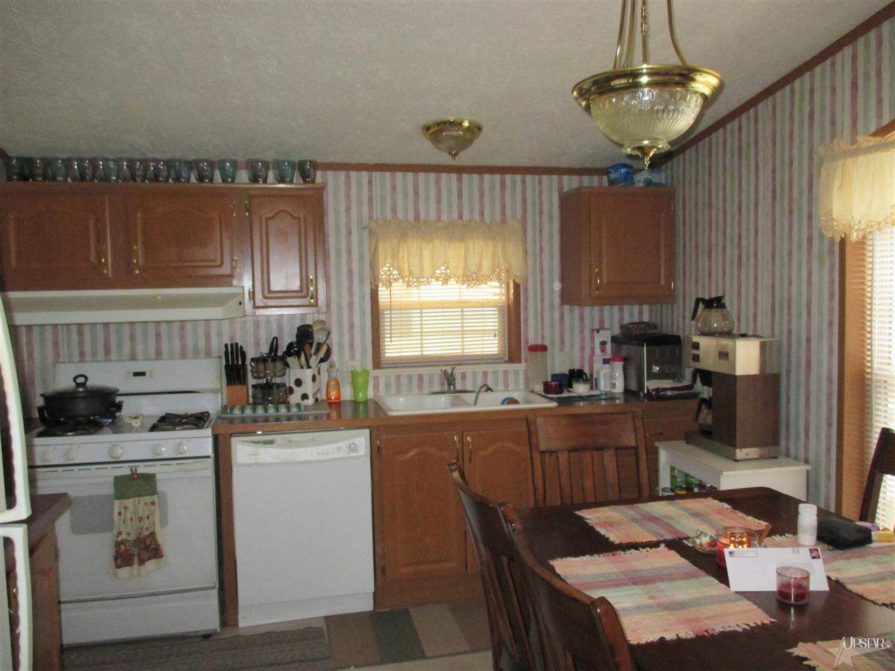 914 N Main St, Warren, IN 46792 photo 9