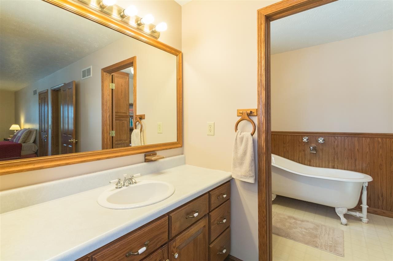 11560 Split Oak Dr, Granger, IN 46530 photo 17