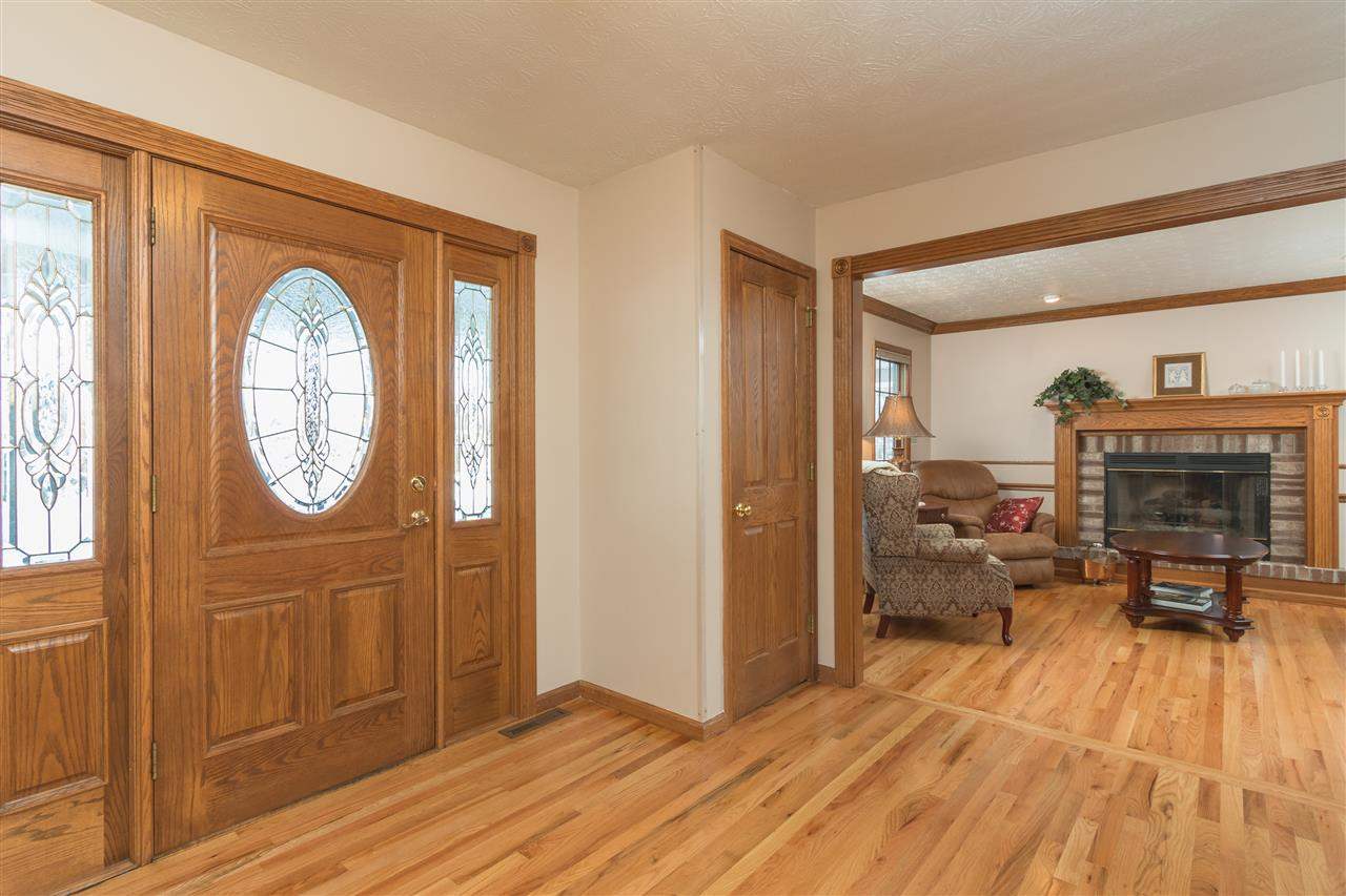 11560 Split Oak Dr, Granger, IN 46530 photo 3