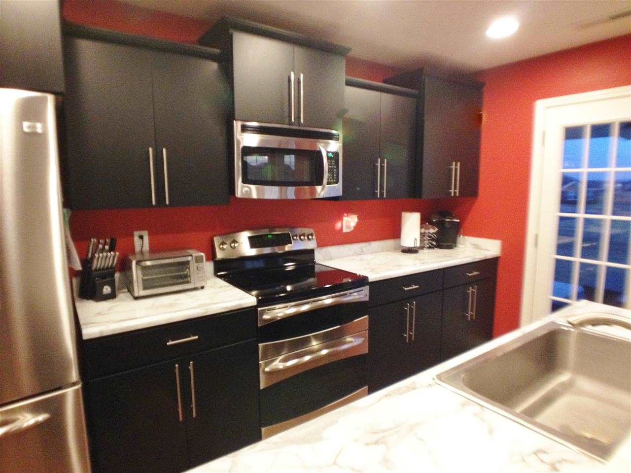 6211 Pavilion Dr, Newburgh, IN 47630 photo 2