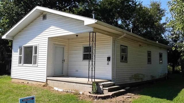 708 Maple St, Bicknell, IN 47512 photo 1
