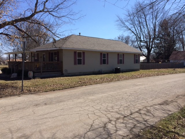 203 E Catherine St, Flora, IN 46929 photo 3