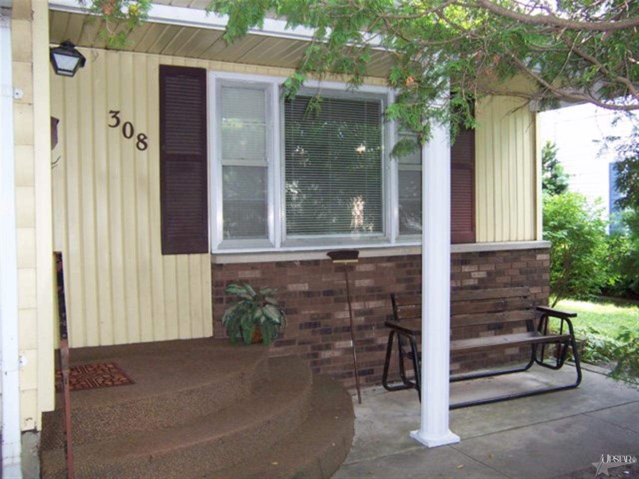 308 S Johnson St, Garrett, IN 46738 photo 2