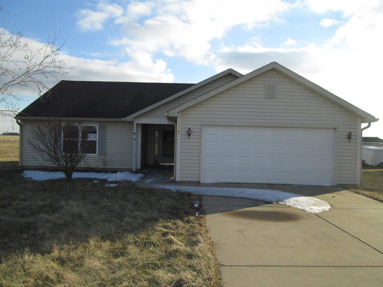 1687 E Kelley Rd, Frankfort, IN 46041 photo 1