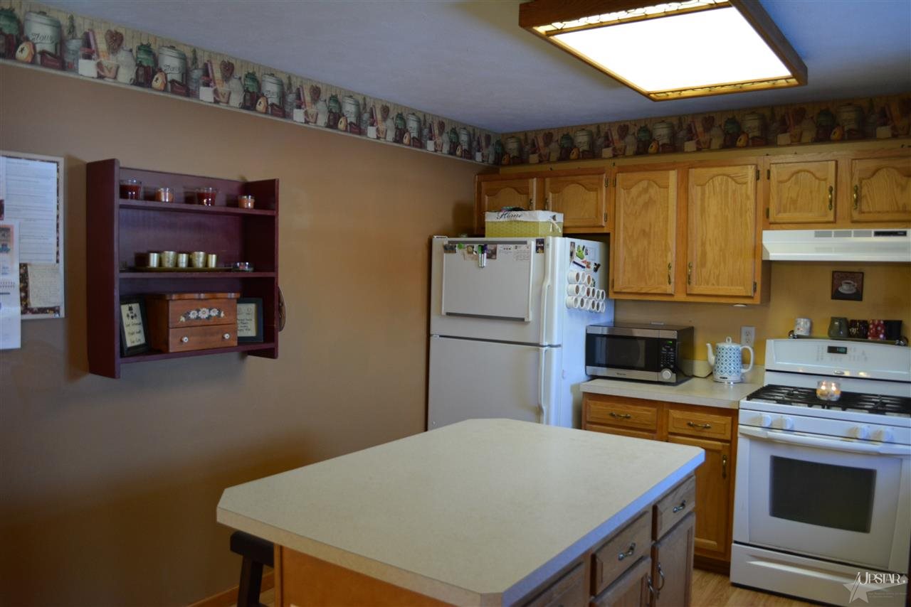 17575 Bentwood Dr, Goshen, IN 46526 photo 9