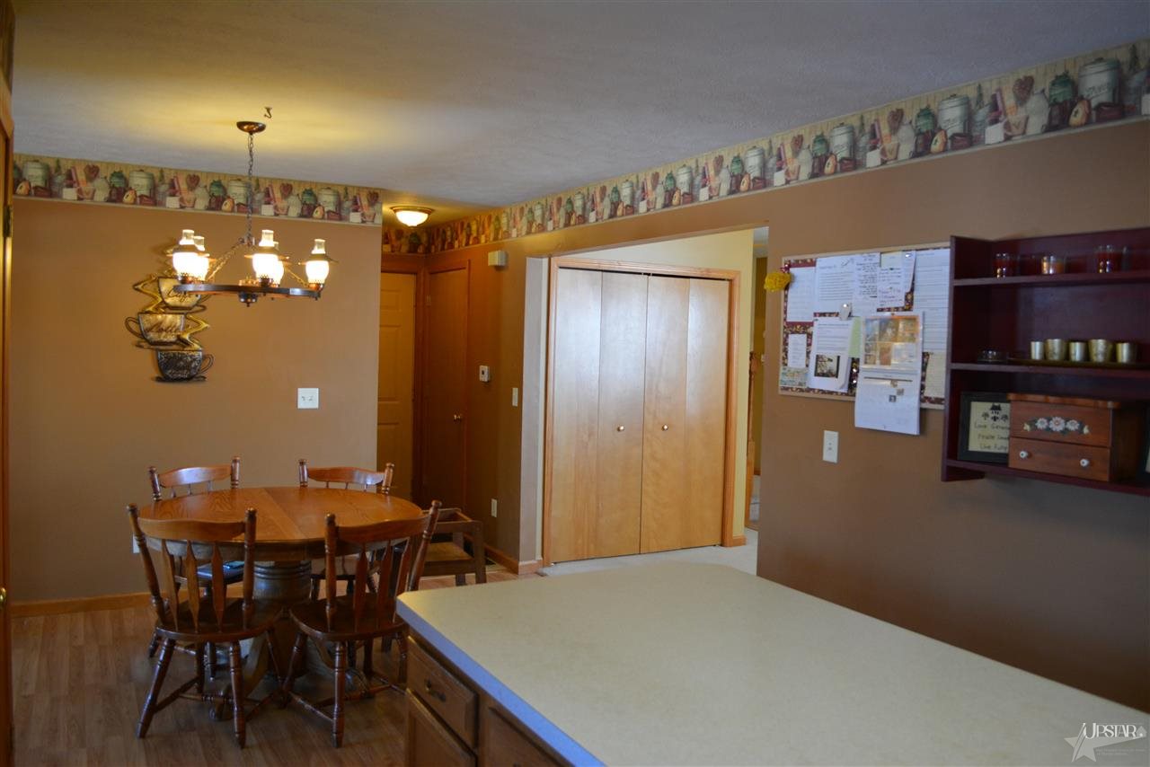 17575 Bentwood Dr, Goshen, IN 46526 photo 8