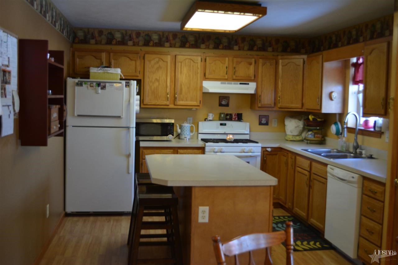 17575 Bentwood Dr, Goshen, IN 46526 photo 5