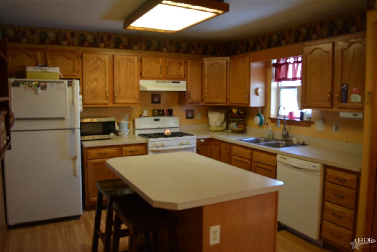 17575 Bentwood Dr, Goshen, IN 46526 photo 6