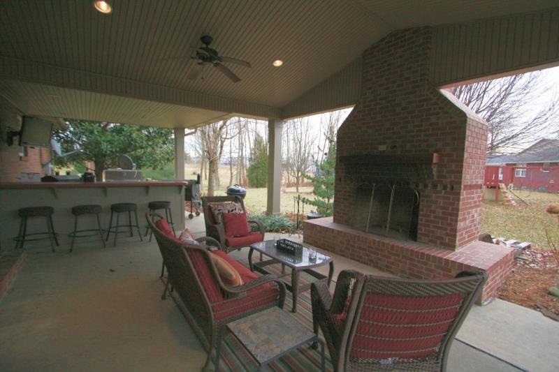 233 Cottonwood Ln, Jasper, IN 47546 photo 2