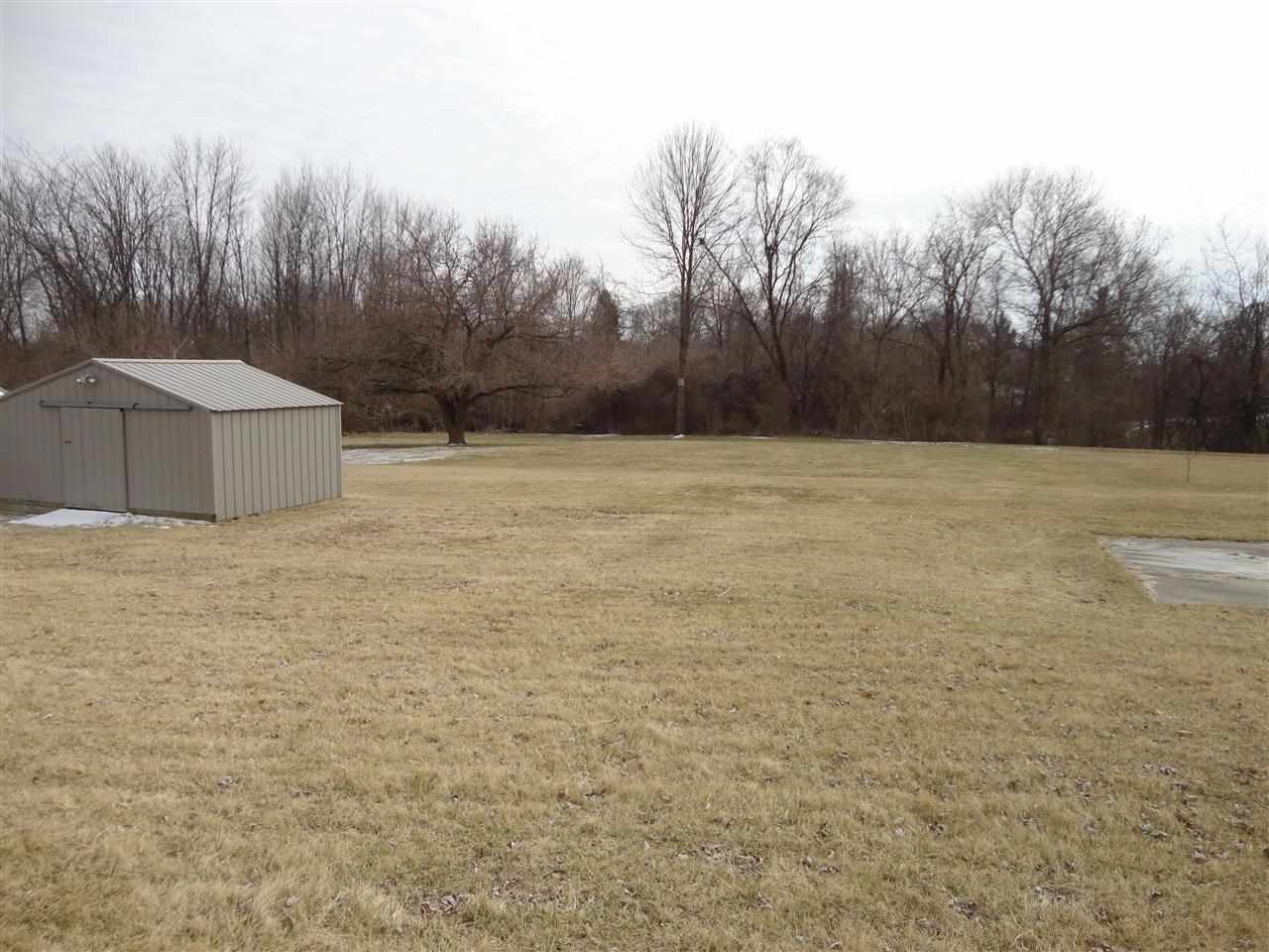 104 W Hancock Ave, Mitchell, IN 47446 photo 3