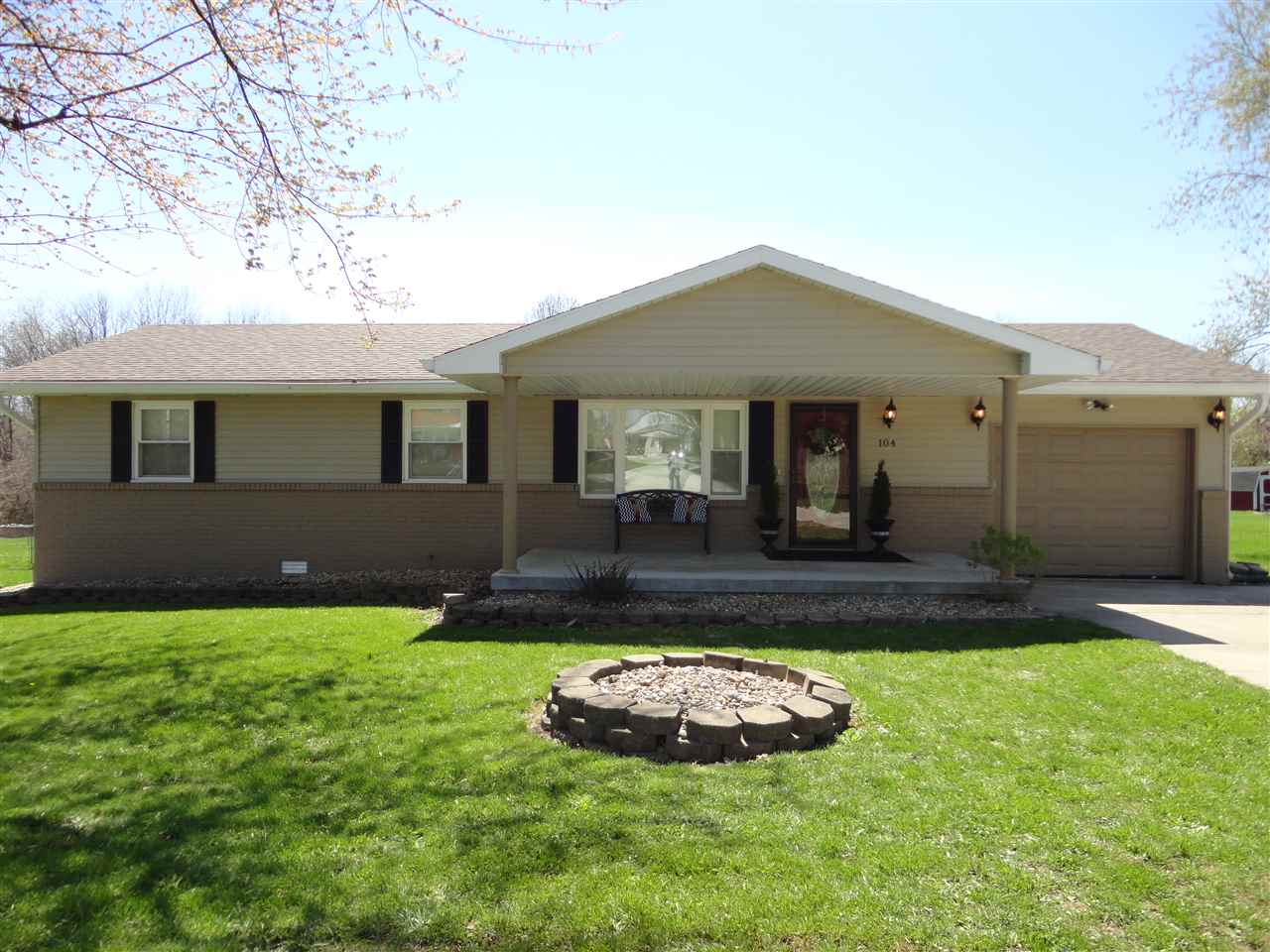 104 W Hancock Ave, Mitchell, IN 47446 photo 1