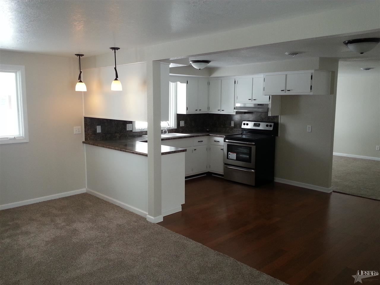 6015 Glenview Dr, Fort Wayne, IN 46815 photo 2
