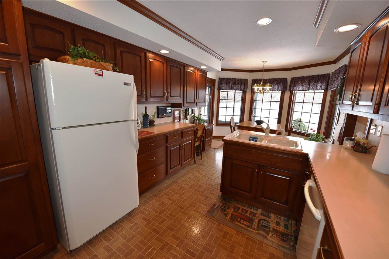 1402 Elmherst Ct, Goshen, IN 46526 photo 5