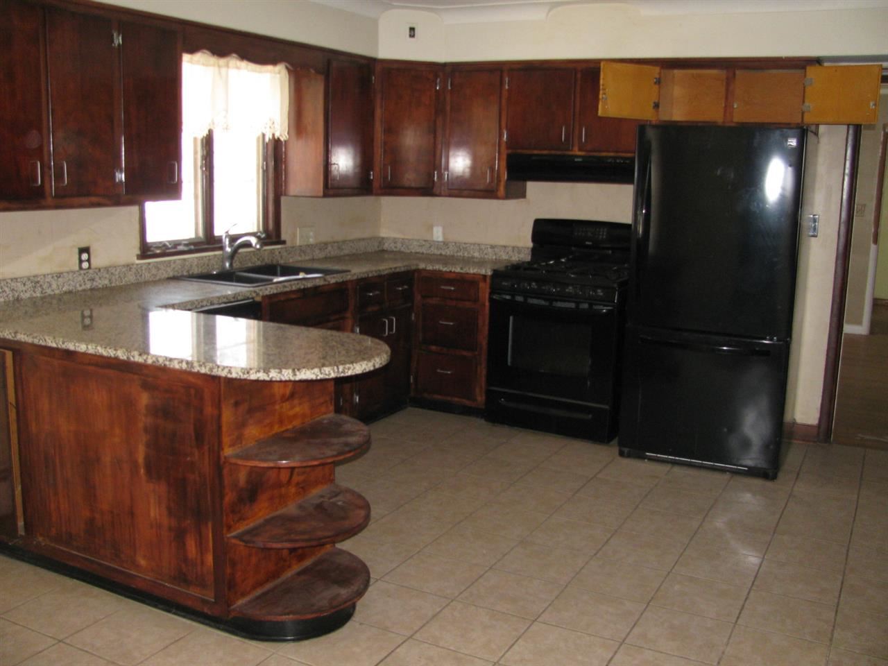 103 S Pearl St, Butler, IN 46721 photo 2