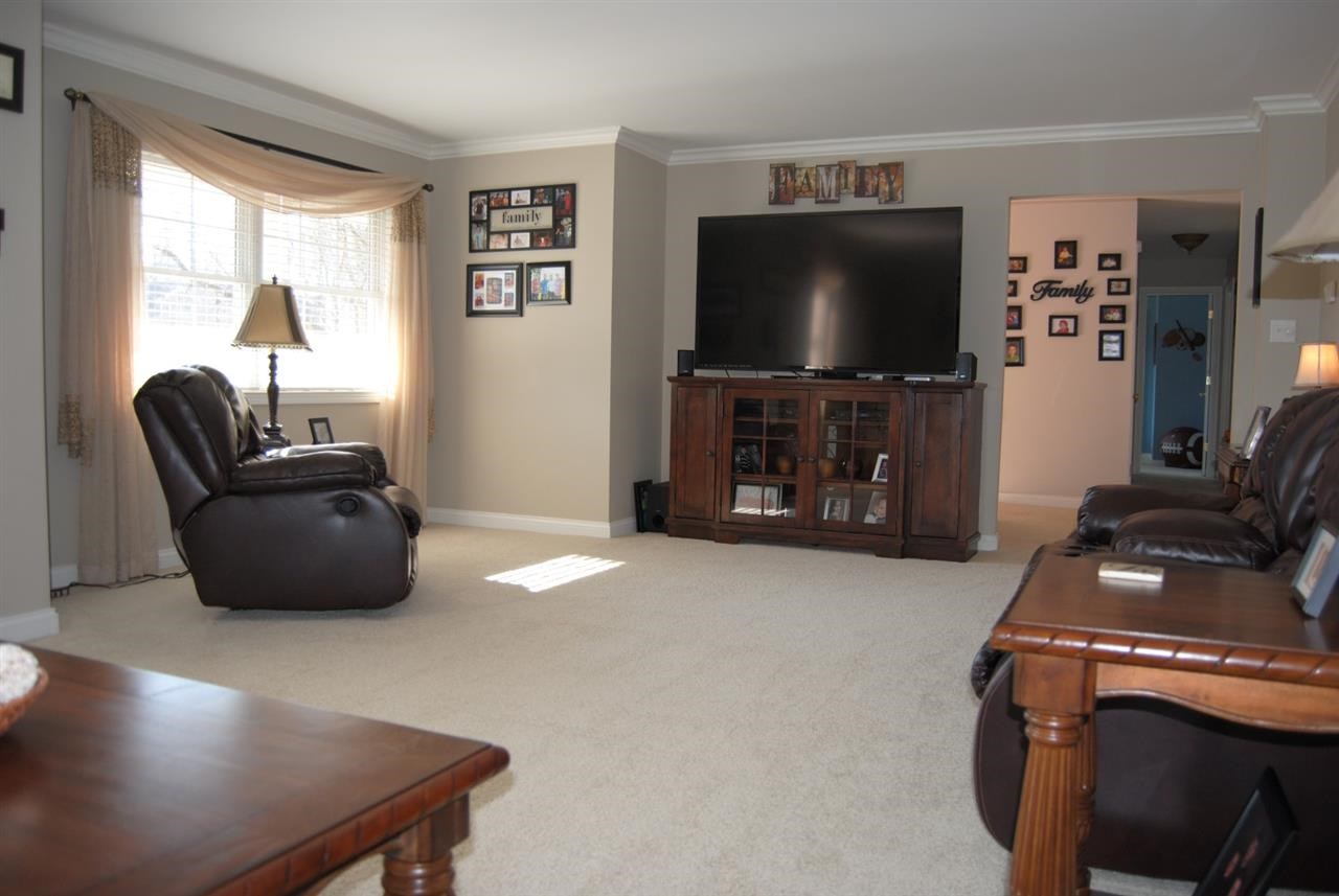 6406 Alameda Dr, Evansville, IN 47711 photo 2