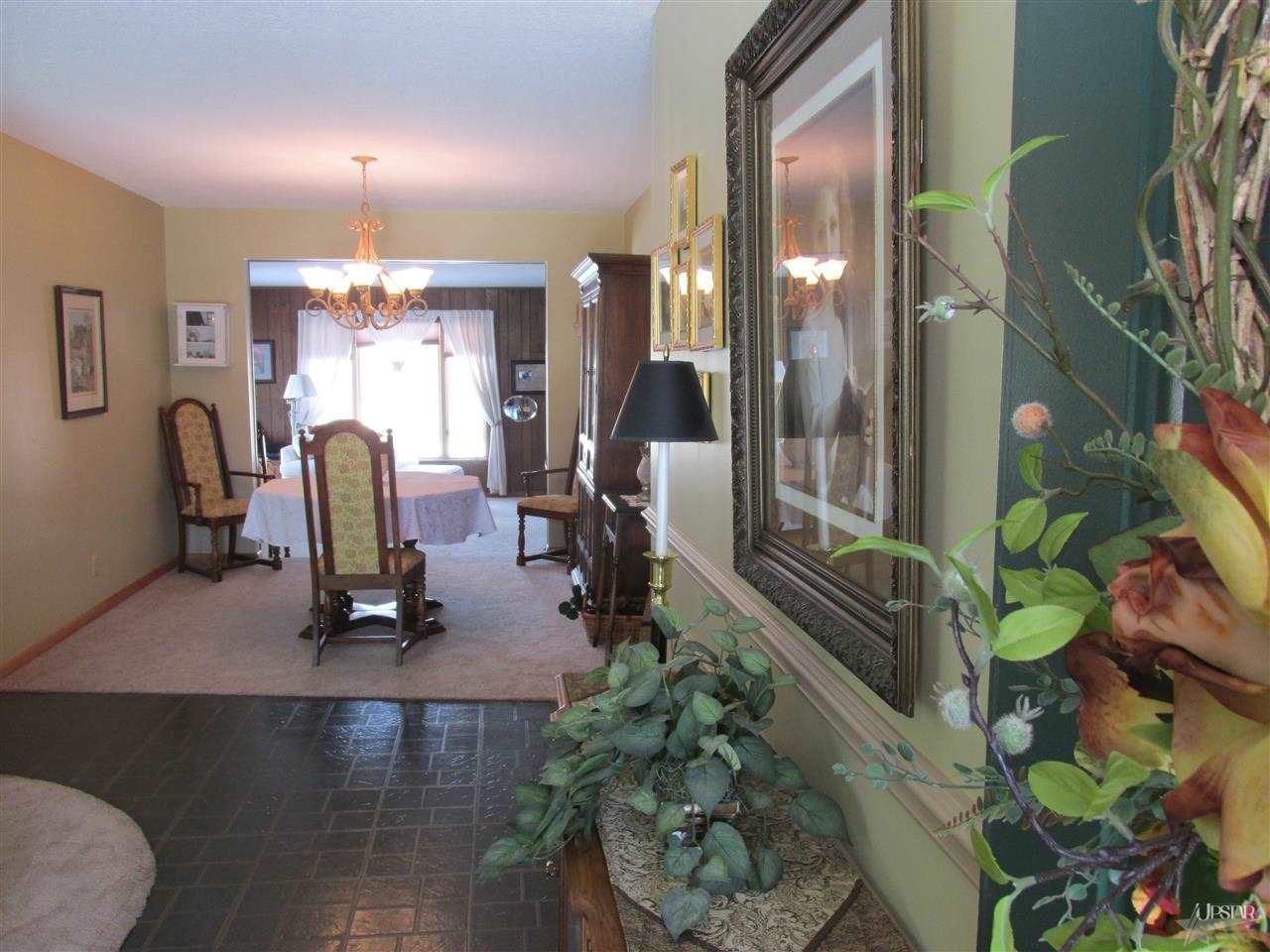 6515 Donna Dr, Fort Wayne, IN 46819 photo 2
