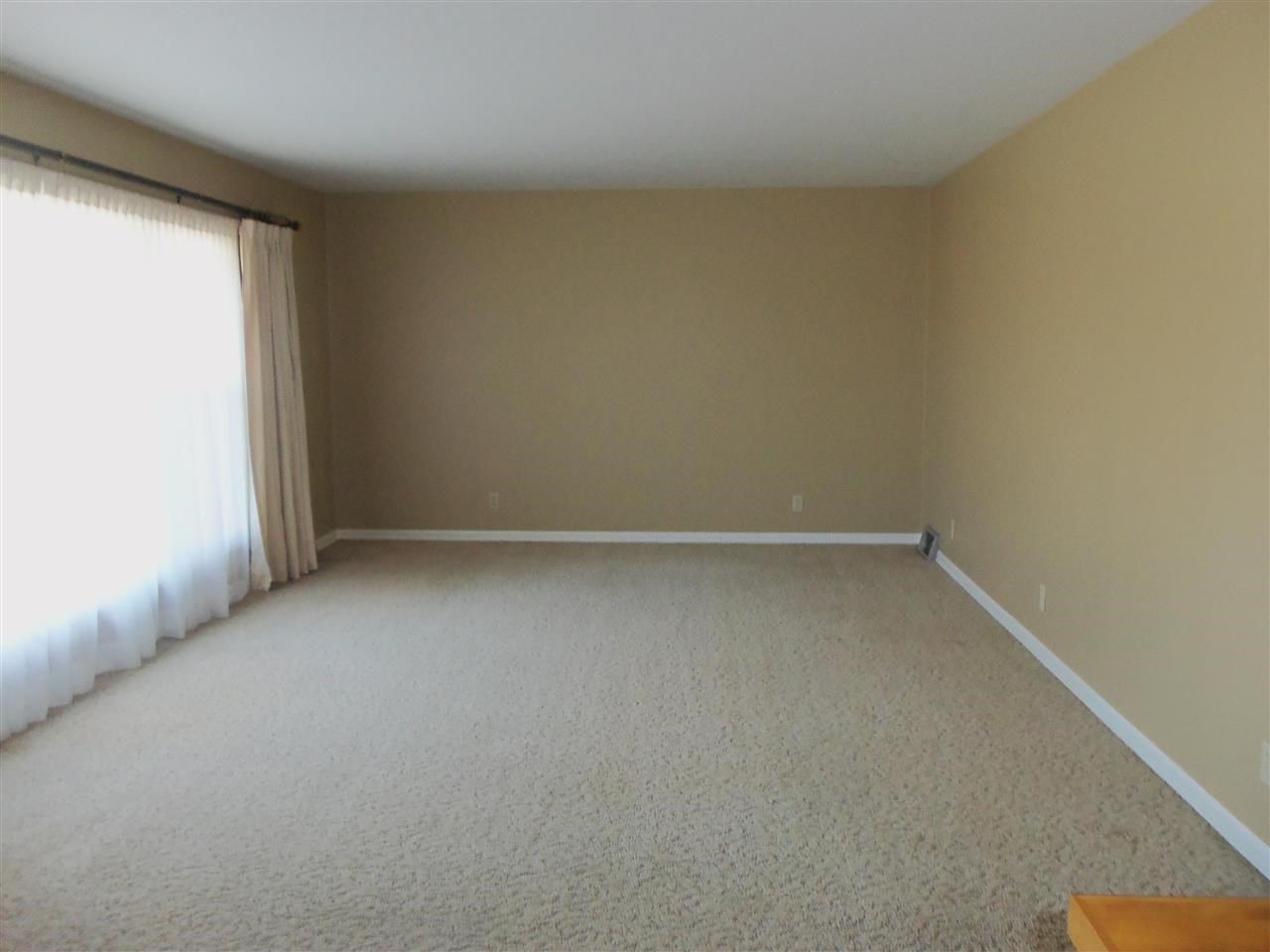 2112 Lakeview Dr, Washington, IN 47501 photo 2