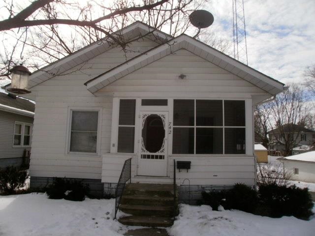 742 E Main St, Warsaw, IN 46580 photo 2