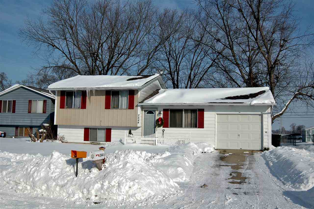 2844 Colonial Dr, Mishawaka, IN 46544 photo 1