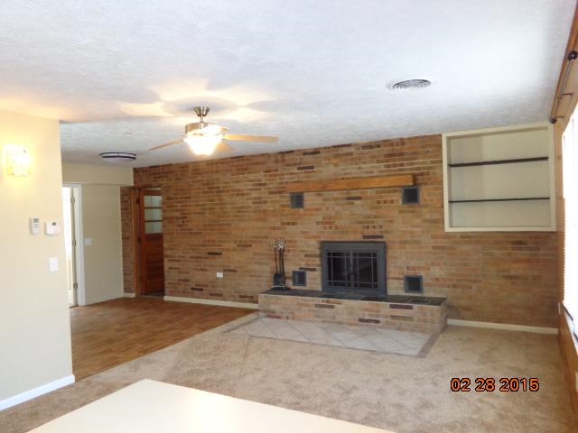 105 E 9th St, North Manchester, IN 46962 photo 2