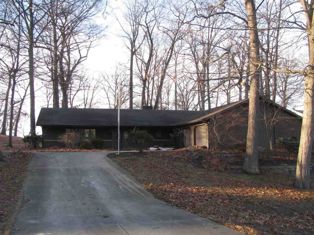 975 W 275 N, Angola, IN 46703 photo 1