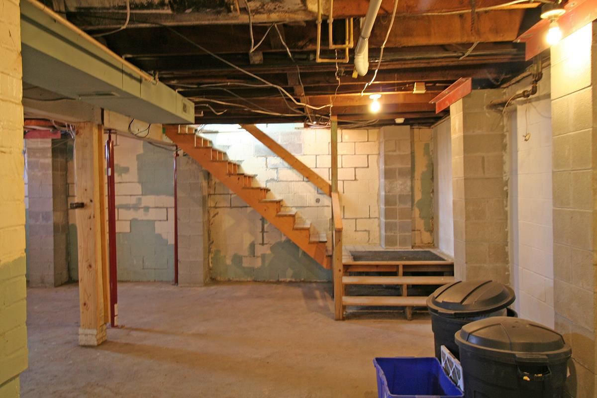 801 W Howe, Bloomington, IN 47403 photo 24