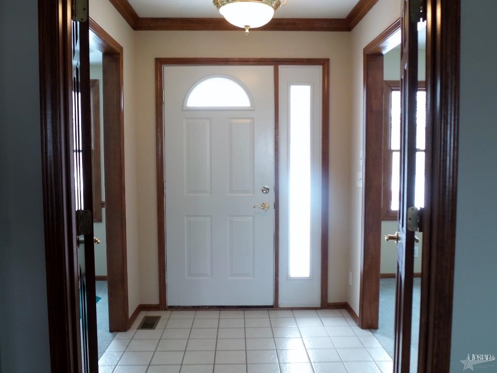 1920 Falconview Pl E, Fort Wayne, IN 46818 photo 2