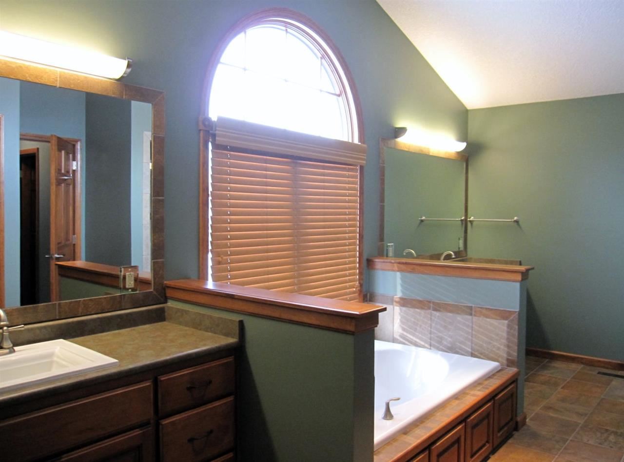 509 Devoe Dr, Sweetser, IN 46987 photo 10