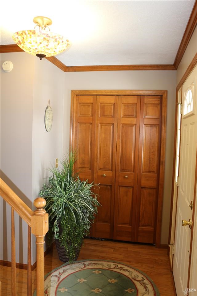9112 Spring Forest Dr, Fort Wayne, IN 46804 photo 5